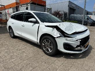 uszkodzony samochody osobowe Ford Focus 1.0 EcoBoost Hybrid Titanium 2024/8