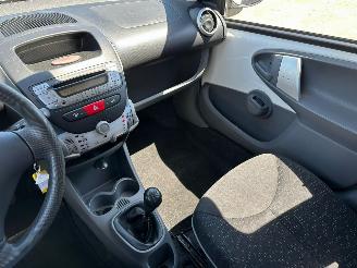 Peugeot 107 1.0-12V XS picture 10