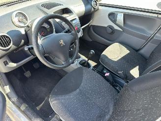 Peugeot 107 1.0-12V XS picture 7