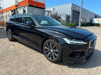 Voiture accidenté Volvo V-60 2.0 T6 Recharge AWD Inscription 2020/10