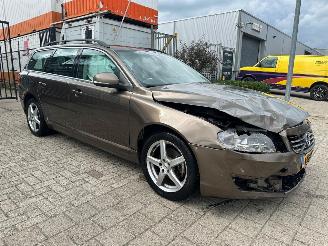 uszkodzony samochody osobowe Volvo V-70 2.0 D4 Nordic+ 2014/5