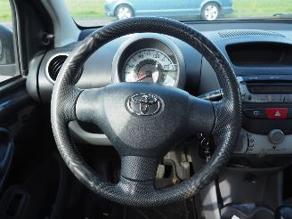 Toyota Aygo 1.0-12V motor kapot picture 12