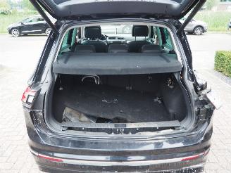 Volkswagen Tiguan 2.0 Tdi R-Line Connected Serie picture 17