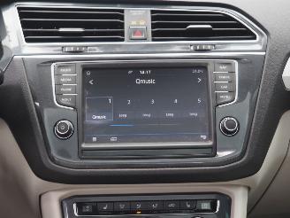 Volkswagen Tiguan 2.0 Tdi R-Line Connected Serie picture 26