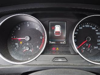 Volkswagen Tiguan 2.0 Tdi R-Line Connected Serie picture 37