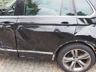 Volkswagen Tiguan 2.0 Tdi R-Line Connected Serie picture 8