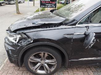 Volkswagen Tiguan 2.0 Tdi R-Line Connected Serie picture 10
