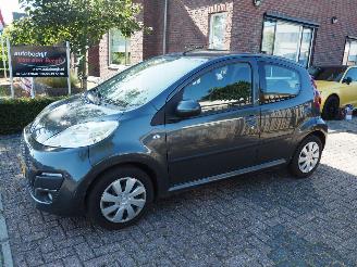 uszkodzony samochody osobowe Peugeot 107 1.0 Active Automaat 2012/6
