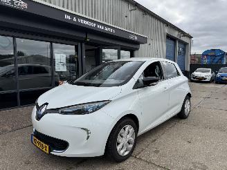 Vaurioauto  passenger cars Renault Zoé Q210 Life Quickcharge 22KWh 2013/5