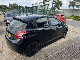 Peugeot 208 1.0 VTI 50KW AIRCO picture 5