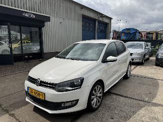 damaged passenger cars Volkswagen Polo 1.2 12V AIRCO 5-DEURS 2011/2