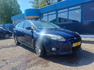 Voiture accidenté Ford Focus Wagon 1.0 EcoBoost Titanium 2013/1