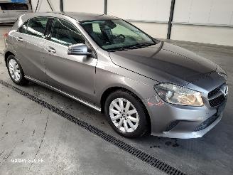skadebil auto Mercedes A-klasse 180 Automaat 90-KW 5drs Urban 2018/2