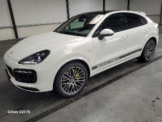Damaged car Porsche Cayenne Coupe 3.0 e-Hybrid 340-KW Automaat AWD 2021/10
