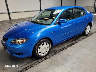 uszkodzony samochody osobowe Mazda 3 Sedan 1.6 77-KW 6-Bak Touring Airco 2006/1