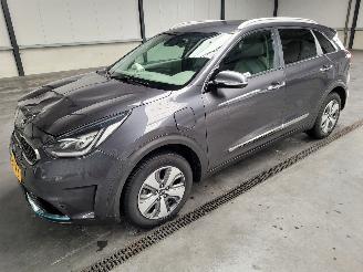 damaged passenger cars Kia Niro Plug-In-Hybrid 1.6 GDi 77-KW Automaat 2019/2