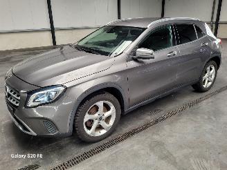 krockskadad bil auto Mercedes GLA 220 Automaat 135-KW 4-MATIC 5drs 2017/8