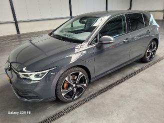 Damaged car Volkswagen Golf VIII GTE 1.4 e-Hybrid 110-KW DSG 5drs 2020/10