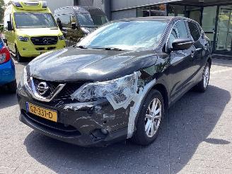 damaged passenger cars Nissan Qashqai 1.2 Acenta 2014/8