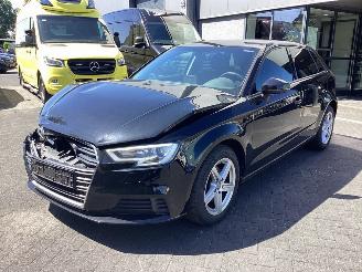 Unfallwagen Audi A3 30 TFSI Pro Line 2018/11
