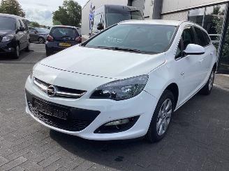 uszkodzony samochody osobowe Opel Astra  2015/1