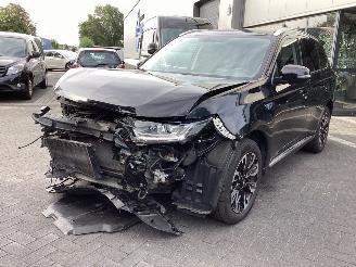 Vaurioauto  passenger cars Mitsubishi Outlander 2.0I PHEV 2015/9