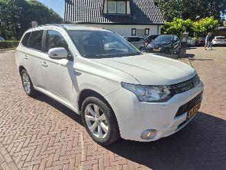 Vaurioauto  passenger cars Mitsubishi Outlander 2.0 PHEV INSTYLE+ 2014/4