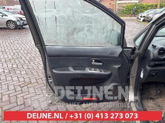 Kia Carens Carens III (FG), MPV, 2006 / 2013 2.0i CVVT 16V picture 17