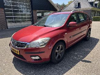 Unfallwagen Kia Ceed 1.6 crdi Sporty Wagon X-ecutive 2010/12