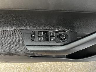 Volkswagen Polo 1.0i CRUISE / NAVI / PDC / DIEFSTALSCHADE picture 11