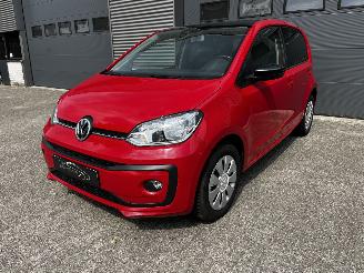 Damaged car Volkswagen Up! 1.0 BMT High Up! AUTOMAAT / CRUISE / CAMERA 2019/7