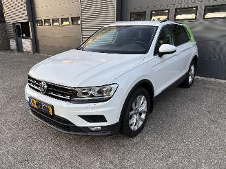 Vaurioauto  passenger cars Volkswagen Tiguan 2.0 TSI 4 MOTION AUTOMAAT HIGHLINE 2019/10
