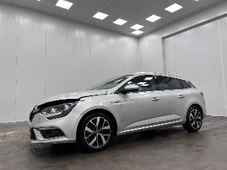 krockskadad bil auto Renault Mégane Estate 1.3 TCe Autom. Bose Navi Clima 2019/9