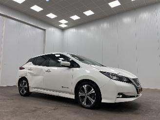 Voiture accidenté Nissan Leaf Tekna 40 kWh Navi Clima 2019/4