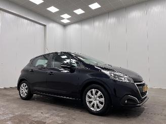 krockskadad bil auto Peugeot 208 1.2 PureTech 5-drs Navi Airco 2017/10