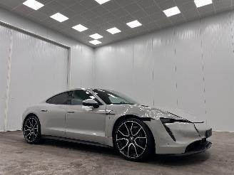 krockskadad bil auto Porsche Taycan Panoramadak 2024/2