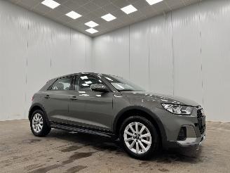 krockskadad bil auto Audi A1 30 TFSI S-Tronic Allstreet Navi Airco 2025/4