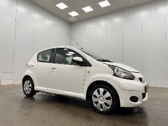 damaged passenger cars Toyota Aygo 1.0 5-drs 2011/1