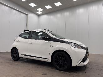 damaged passenger cars Toyota Aygo 1.0 VVT-i x-wave Cabrio 5-drs Airco 2016/8