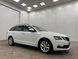 krockskadad bil auto Skoda Octavia Combi 1.0 TSI Navi Clima 2019/8