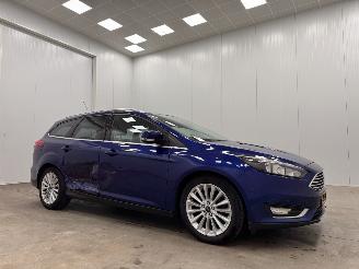 Voiture accidenté Ford Focus Wagon 1.0 First Edition Navi Clima 2014/11