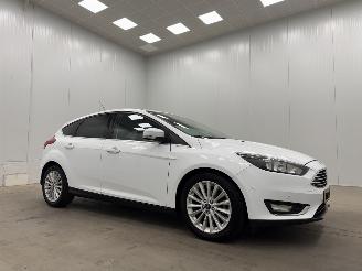 Coche accidentado Ford Focus 1.0 Titamium 5-drs Navi Clima 2016/10