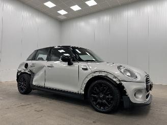 Voiture accidenté Mini Cooper 1.5i Autom. Cooper Pepper 5-drs Navi Clima 2018/1