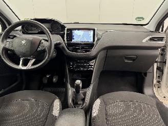 Peugeot 208 1.2 PureTech Style Pack Navi Airco picture 11