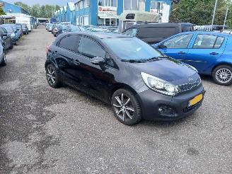 Vaurioauto  passenger cars Kia Rio Rio III (UB) Hatchback 1.2 CVVT 16V (G4LA5) [63kW] 2012/3