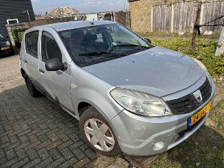 Dacia Sandero Sandero I (BS) - 1.2 16V Hatchback  Benzine 1.149cc 55kW (75pk) FWD 2008-11/2013-06 (BSDA1; BSDBN; BSDM2; BSRA1; BSRBN) D4F732; D4FF7 picture 3