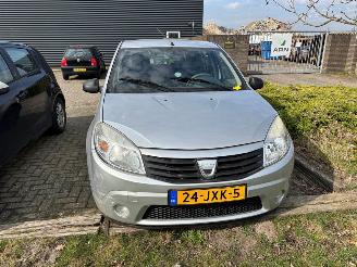 uszkodzony samochody osobowe Dacia Sandero Sandero I (BS) - 1.2 16V Hatchback  Benzine 1.149cc 55kW (75pk) FWD 2008-11/2013-06 (BSDA1; BSDBN; BSDM2; BSRA1; BSRBN) D4F732; D4FF7 2009/9