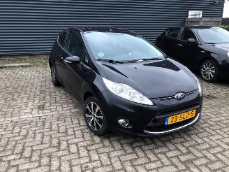 Voiture accidenté Ford Fiesta 1.6 TDCI - Fiesta 6 (JA8) Hatchback 2008 / 2017 - 1.6 TDCi 16V 95 Hatchback  Diesel 1,560cc 70kW (95pk) FWD 2010-02/2015-12  TZJB 2011/10