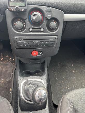 Renault Clio  picture 9