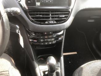 Peugeot 208 208 I (CA/CC/CK/CL) Hatchback 2012 / 2019 - 1.2 12V e-THP PureTech 110 Hatchback  Benzine 1.199cc 81kW (110pk) FWD 2013-01/2019-12 (CAHNZ; CCHNZ) EB2DT; HNZ picture 5